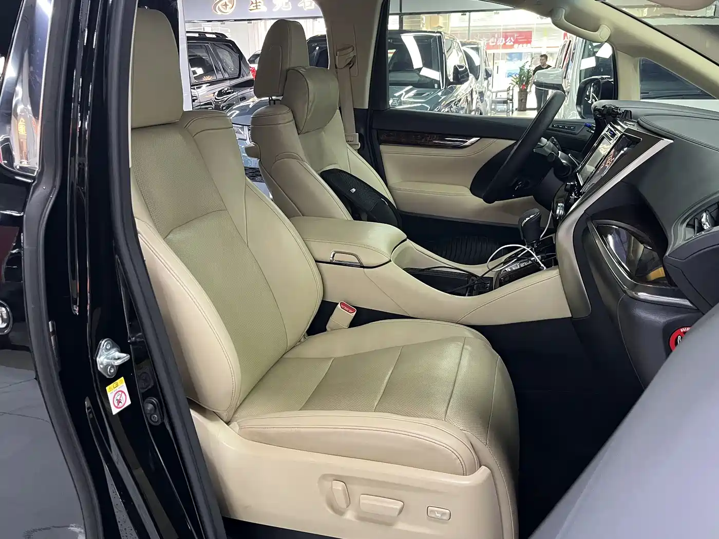 Toyota Alphard 2018 Facelift 3.5L Luxury Edition фото 8