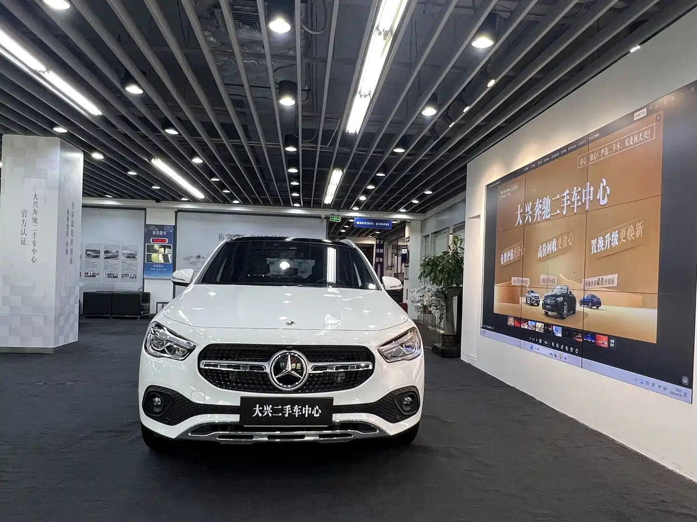 MERCEDES-BENZ GLA