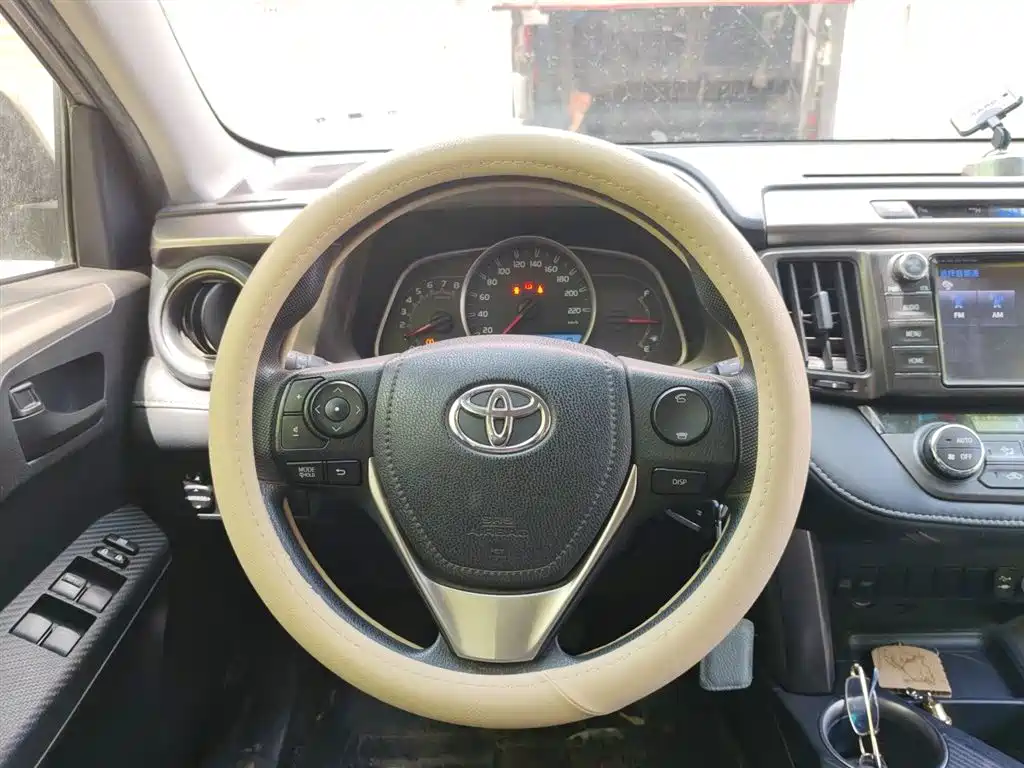 Toyota RAV4 Rongfang 2015 2.0L CVT 2WD Trend Edition фото 7