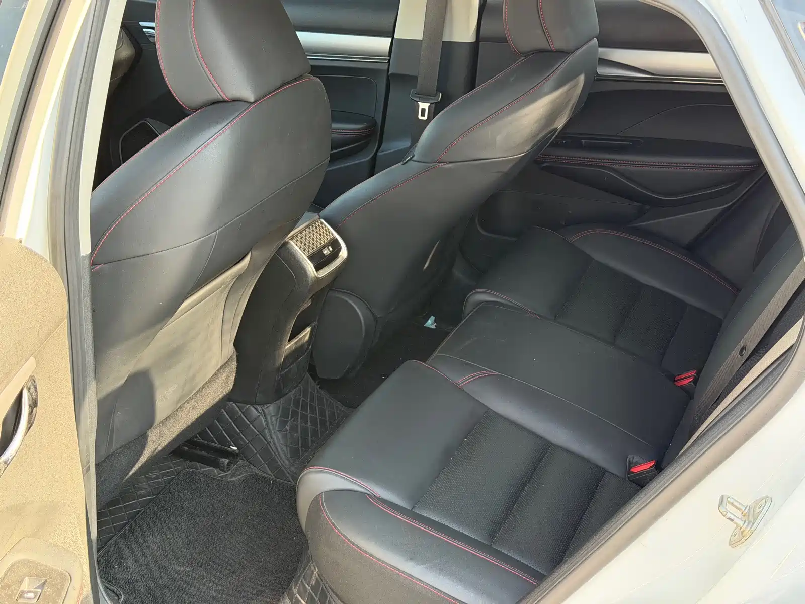 Фото 5 - Geely Binrui