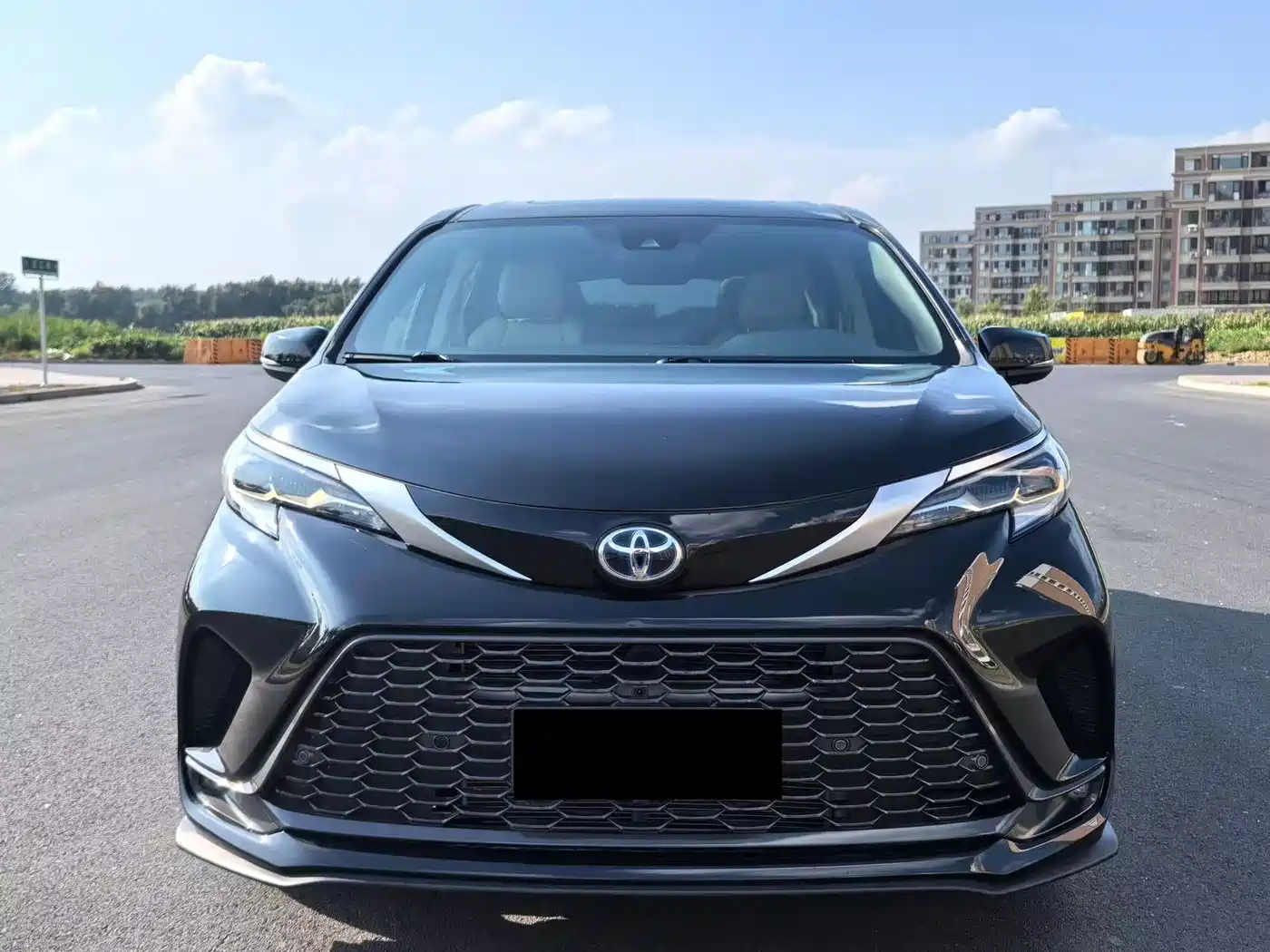 Фото 2 - Toyota Granvia