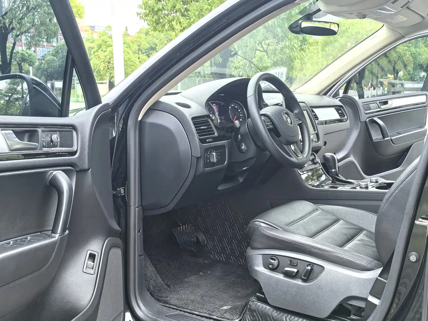 Volkswagen Touareg 2017 3.0TSI Explorer Edition фото 3