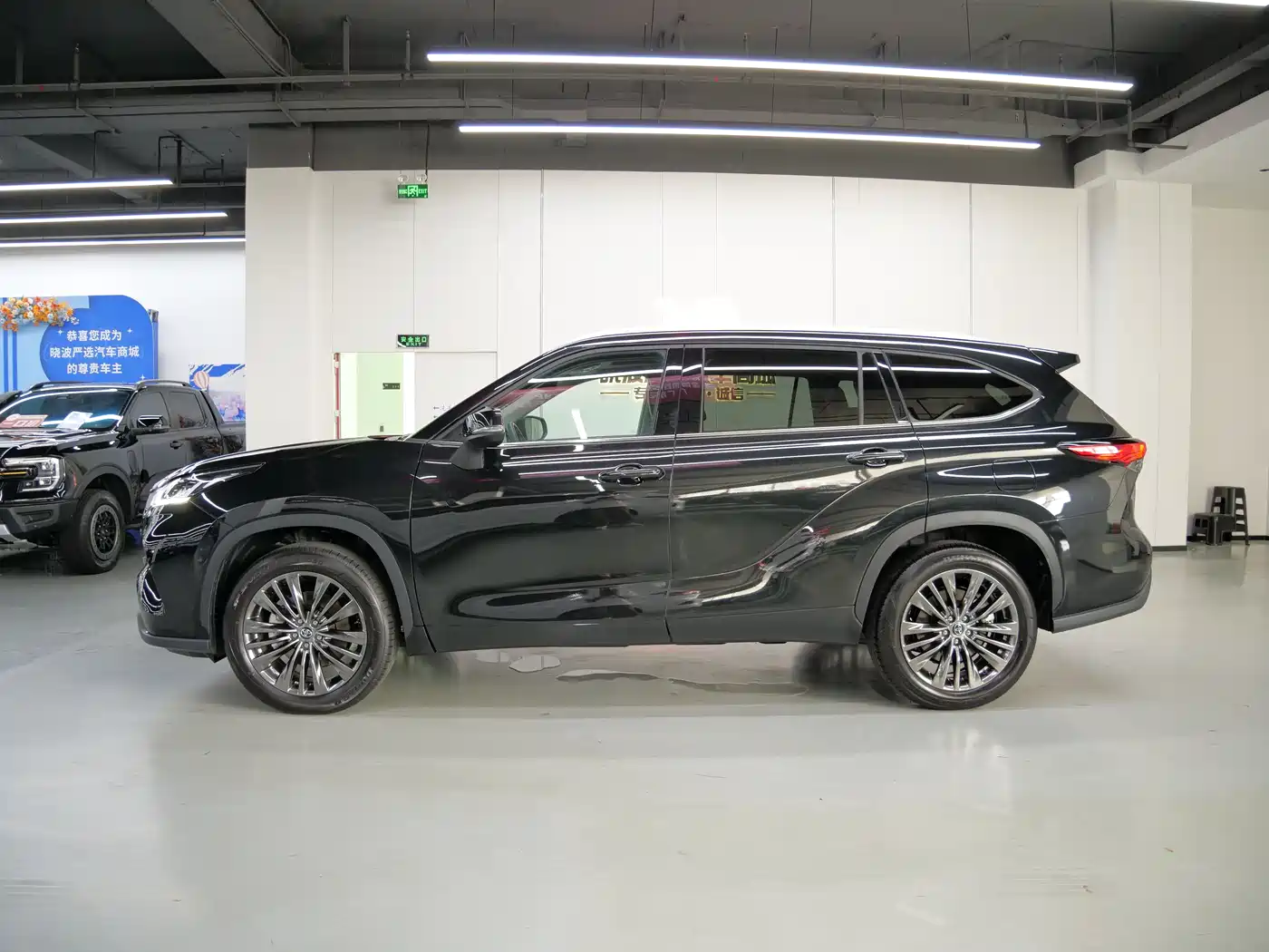Toyota Highlander 2026 2.5L Smart Hybrid 2WD Luxury 7-Seater фото 4