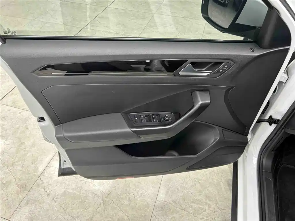 Volkswagen T-ROC 2022 280TSI DSG 2WD Comfort PLUS фото 10
