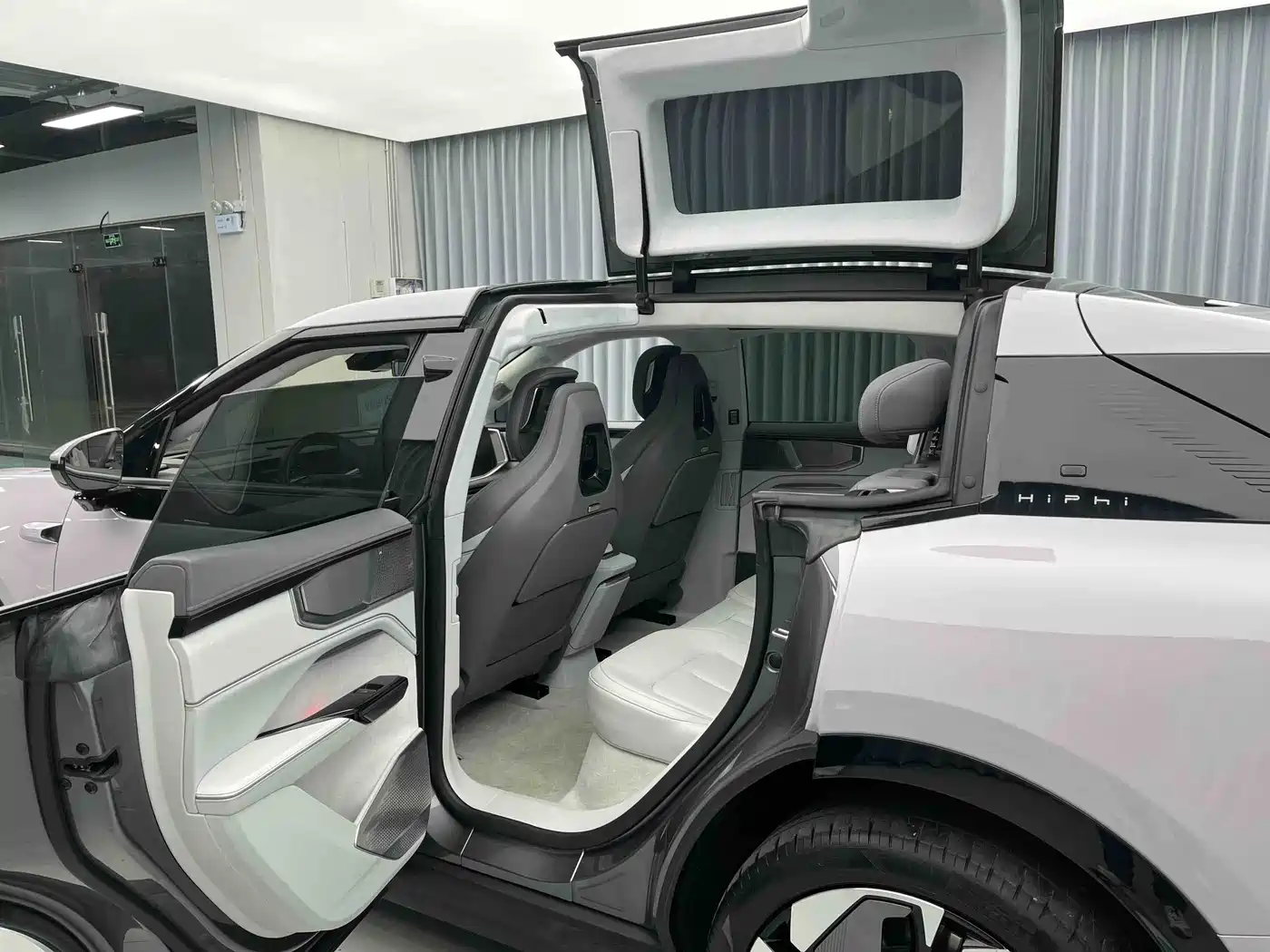 HiPhi GAO HE HIPHI Y