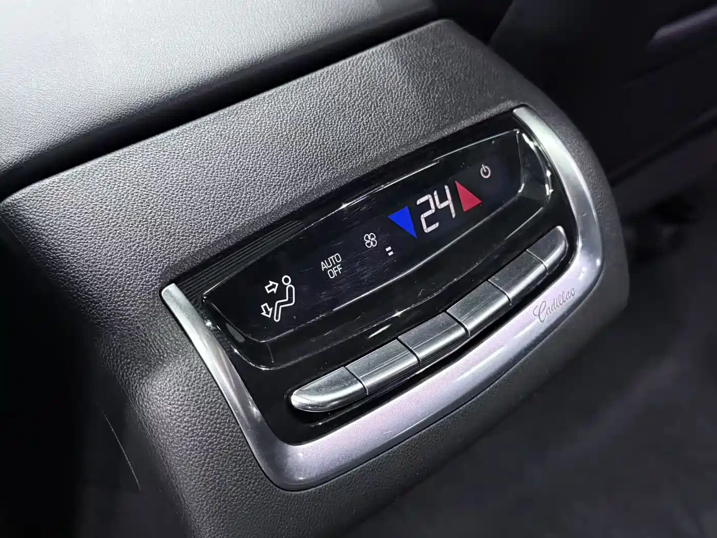 CADILLAC XT6