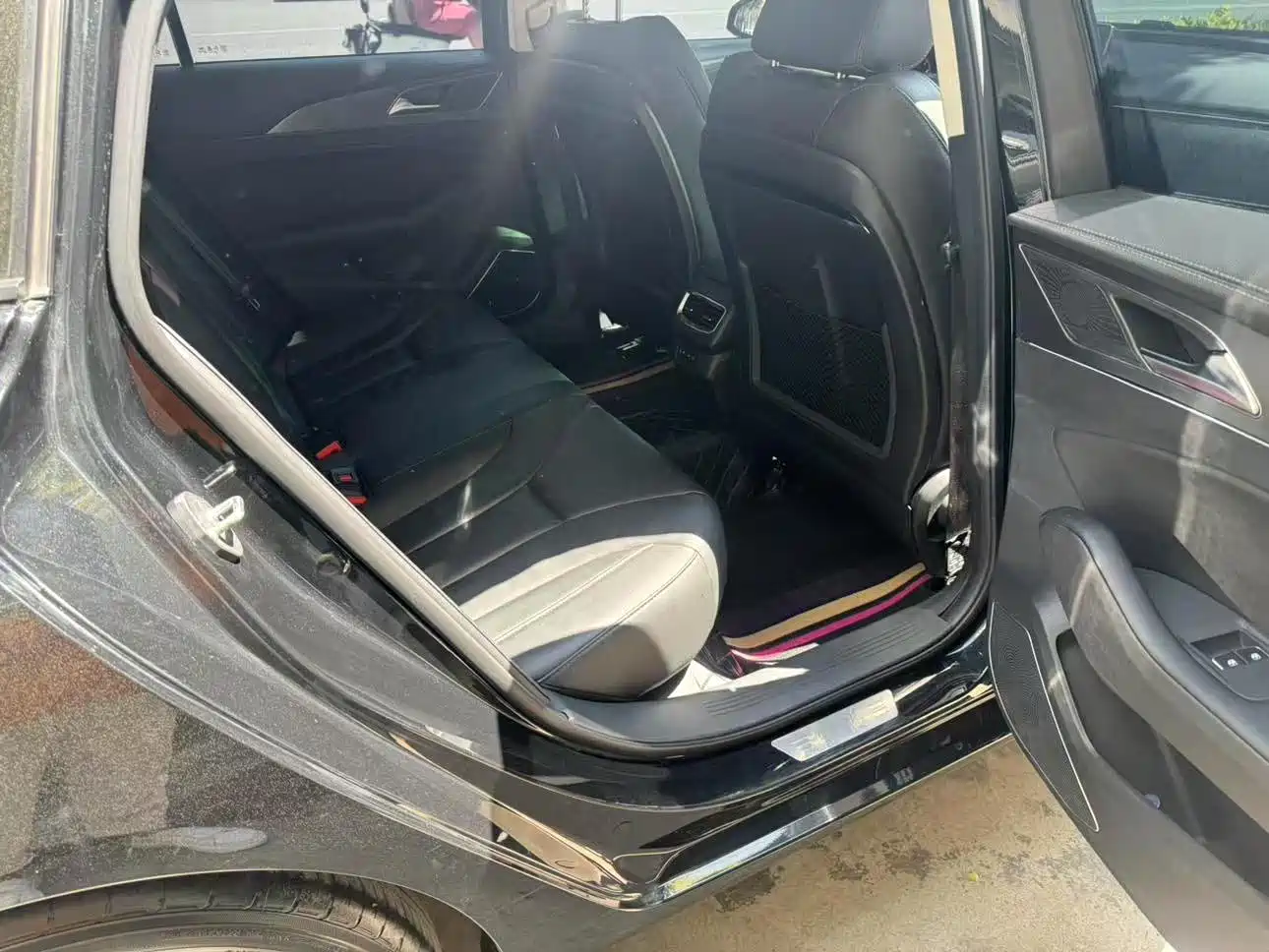 Фото 9 - Hongqi H5