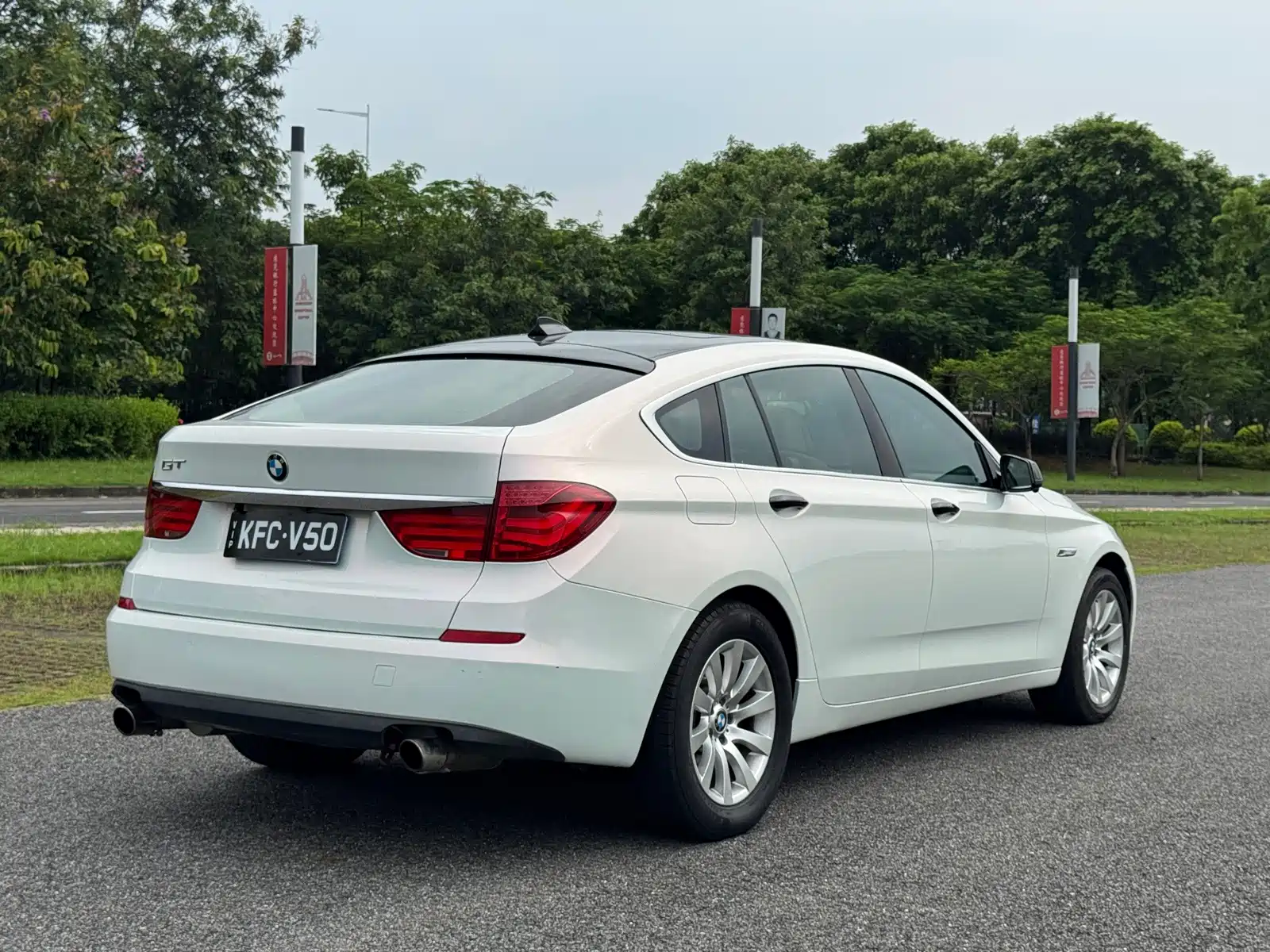 Photo 10 - BMW 5 Series GT