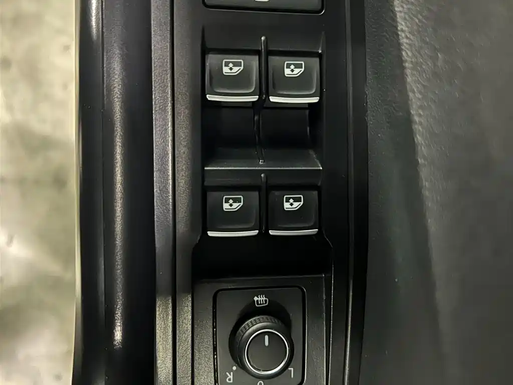 VOLKSWAGEN T ROC EXPLORING SONGS