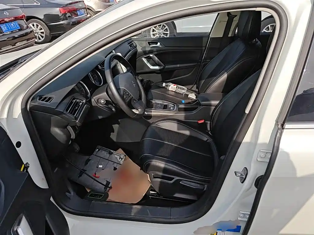 Peugeot 408 2016 1.6T Automatic Luxury Edition фото 15