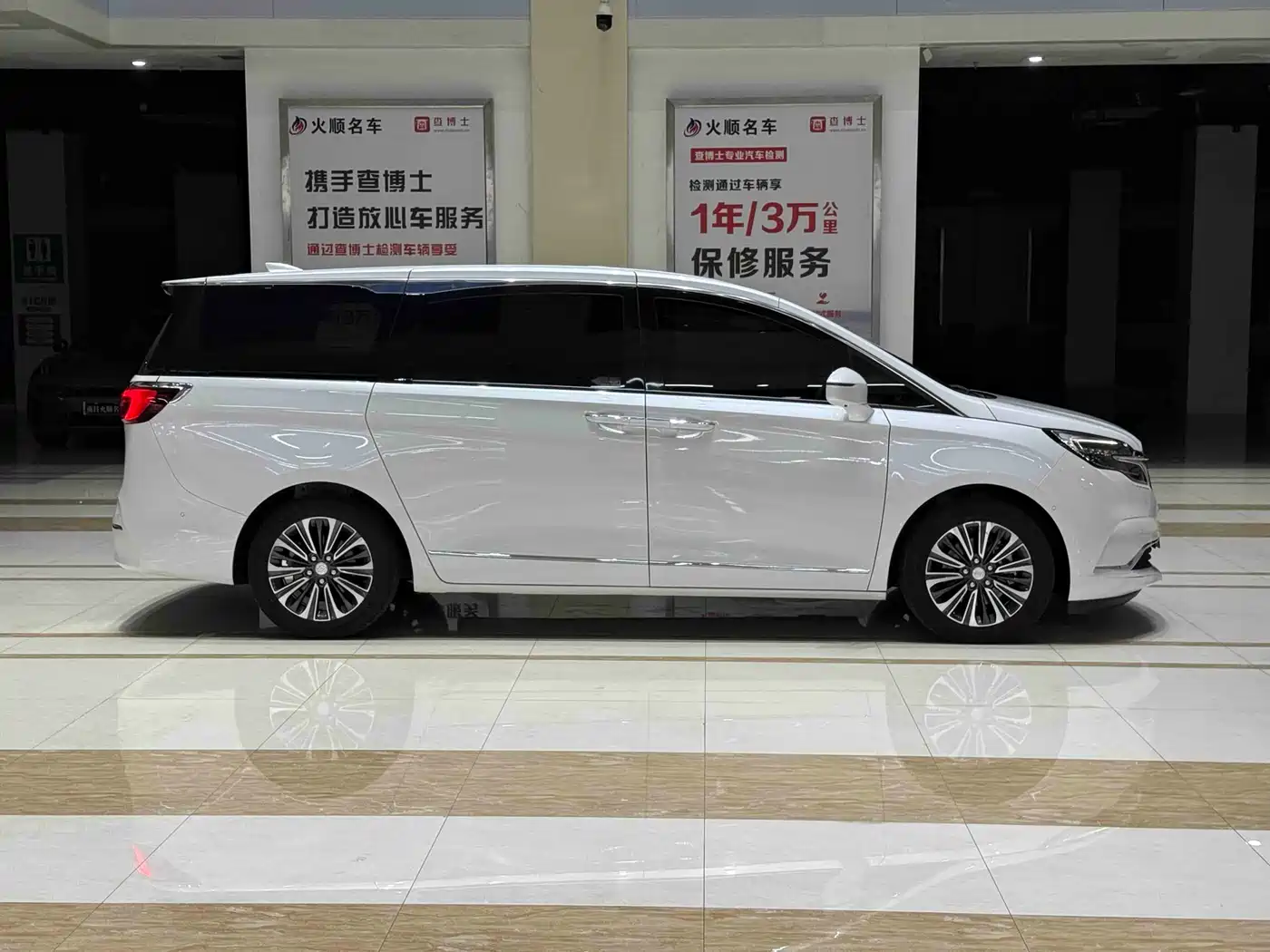 Buick GL8 2021 ES Landlord 653T Flagship фото 5