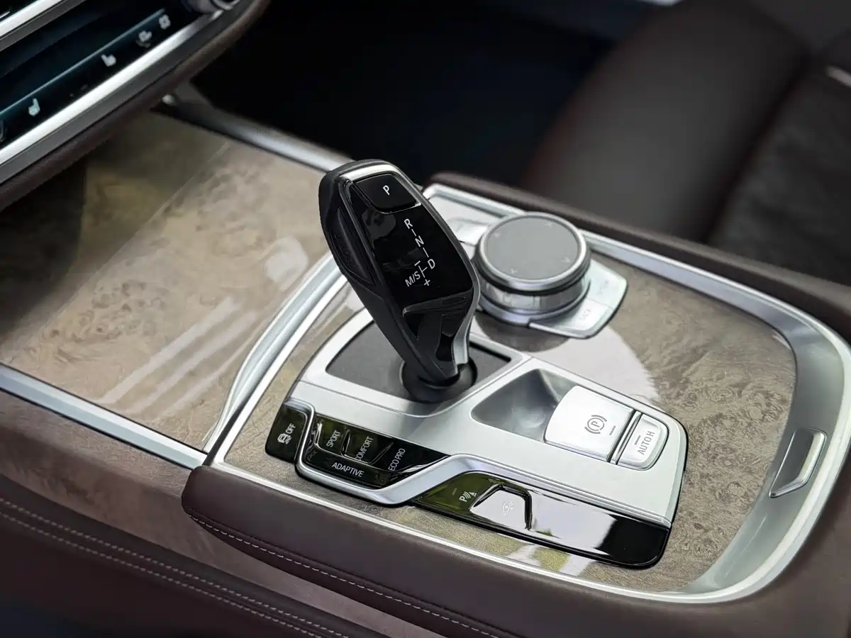 BMW 7 Series 2021 Model 740Li Leading Luxury Package фото 10