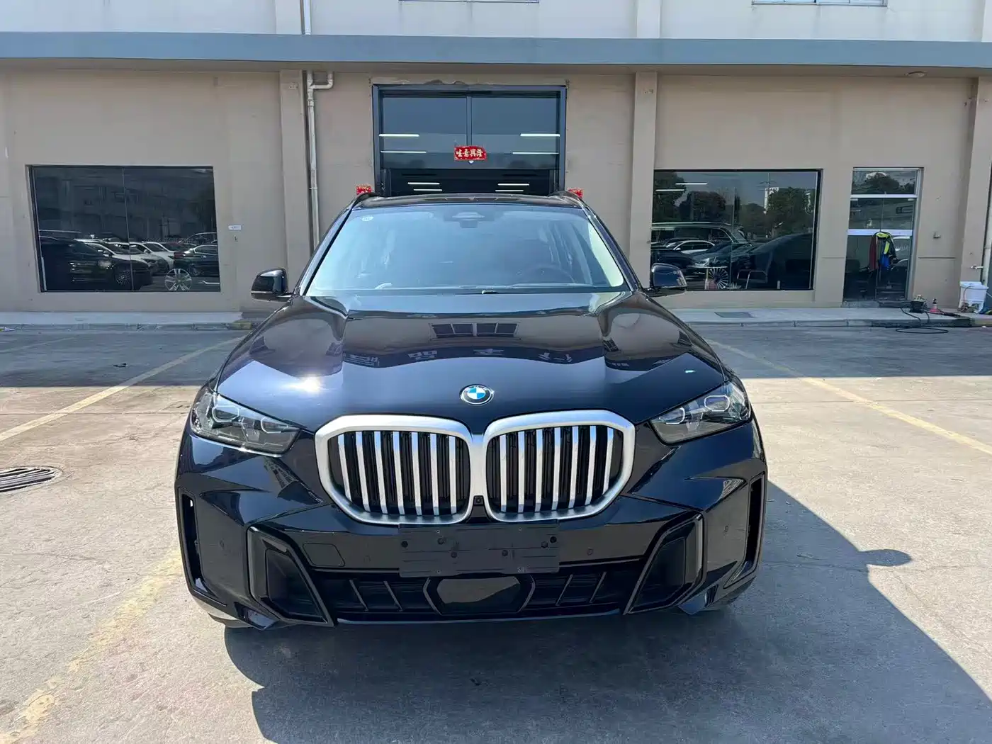 BMW X5 2025 Model xDrive 30Li M Sport Blackout Package фото 2
