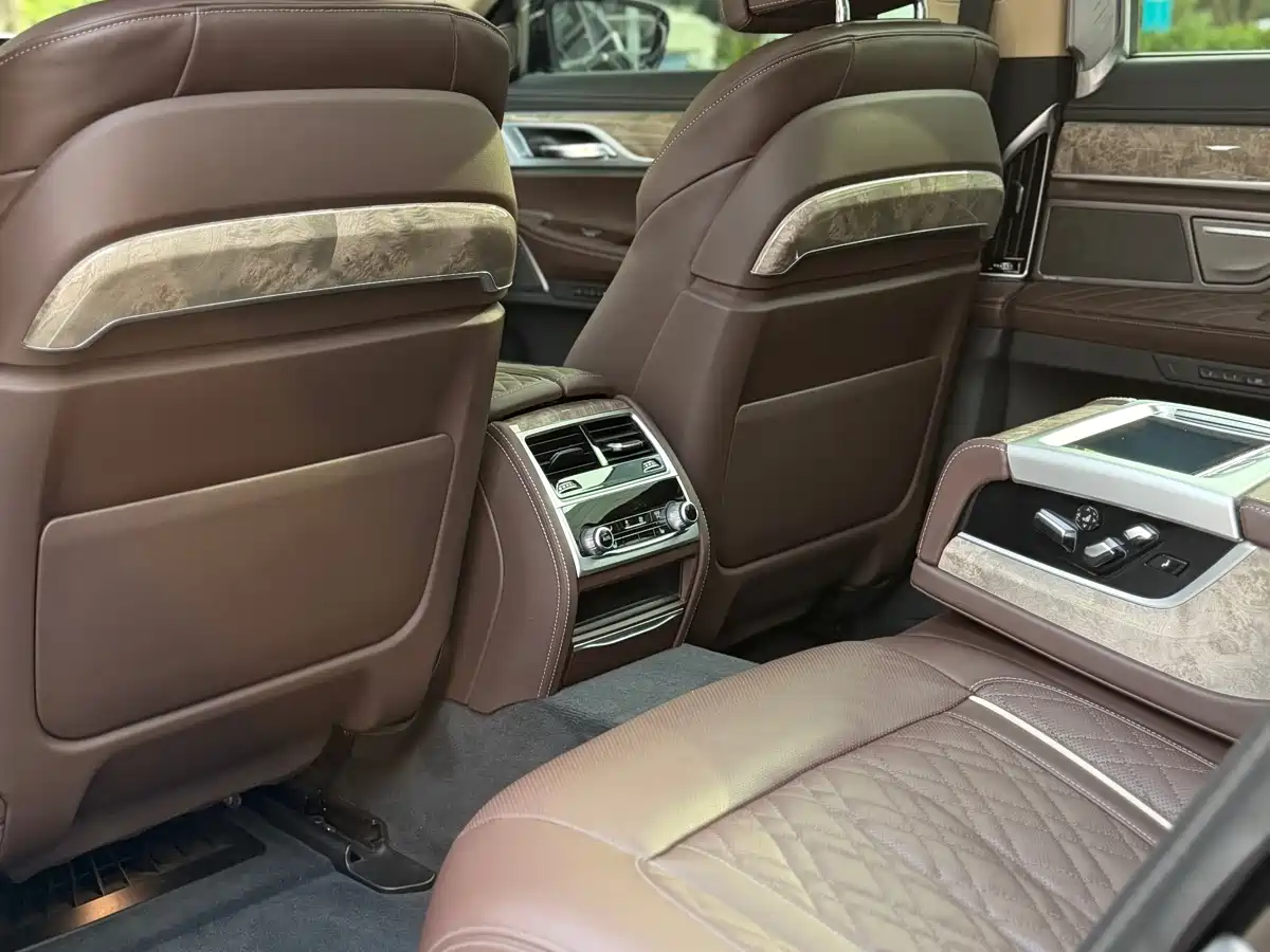 BMW 7 Series 2021 Model 740Li Leading Luxury Package фото 13
