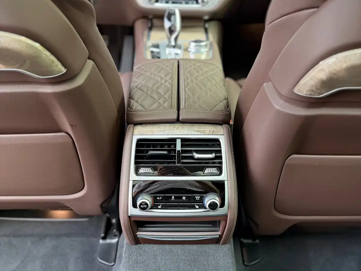 BMW 7 Series 2021 Model 740Li Leading Luxury Package фото 17