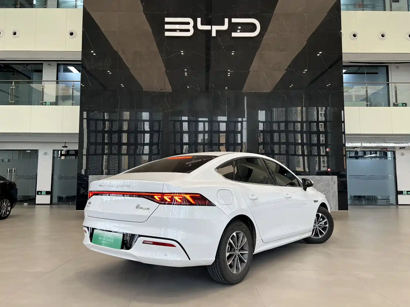BYD Qin PLUS 2024 Glory Edition DM-i 55KM Leading фото 17