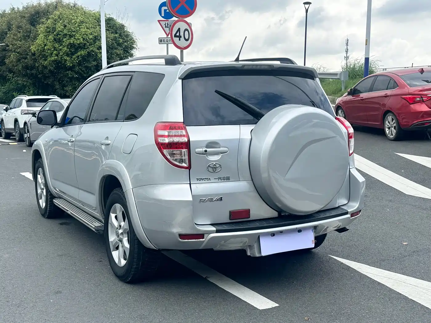 Toyota RAV4 Rongfang 2010 2.4L Automatic Luxury Upgrade Edition фото 9