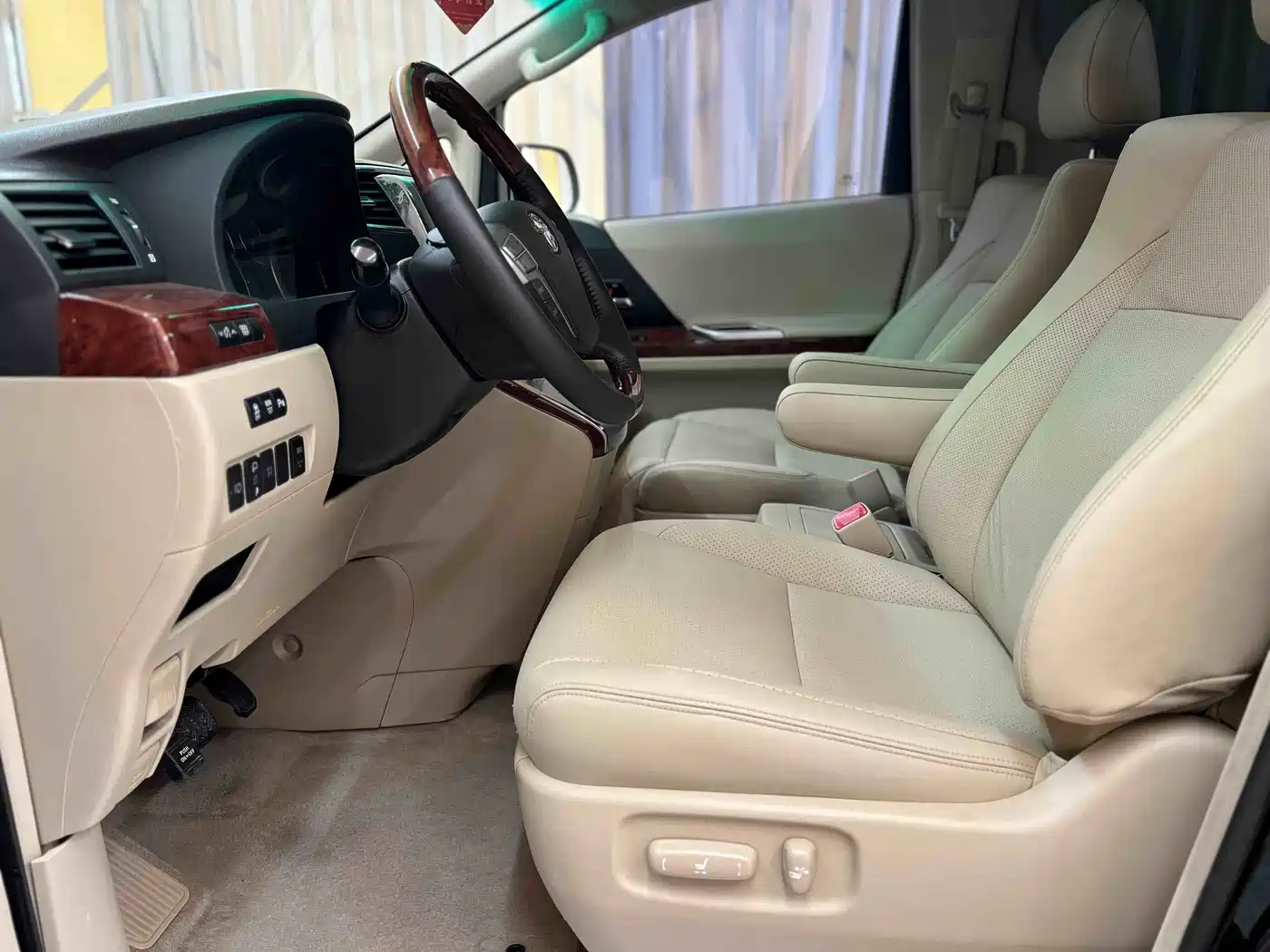 Toyota Alphard 2011 Model 2.4L Luxury фото 9