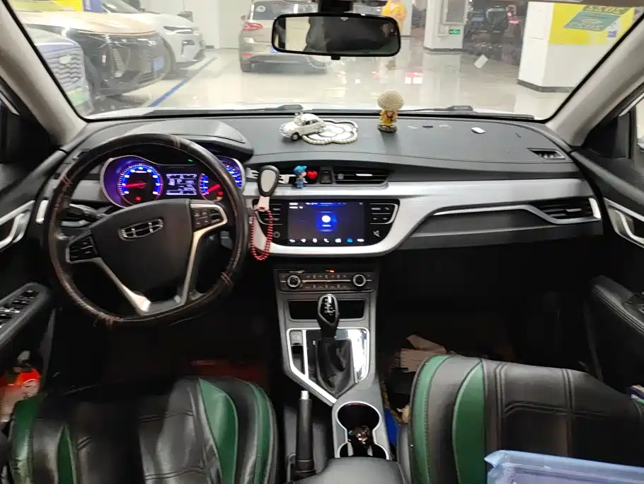 Фото 12 - Geely Vision