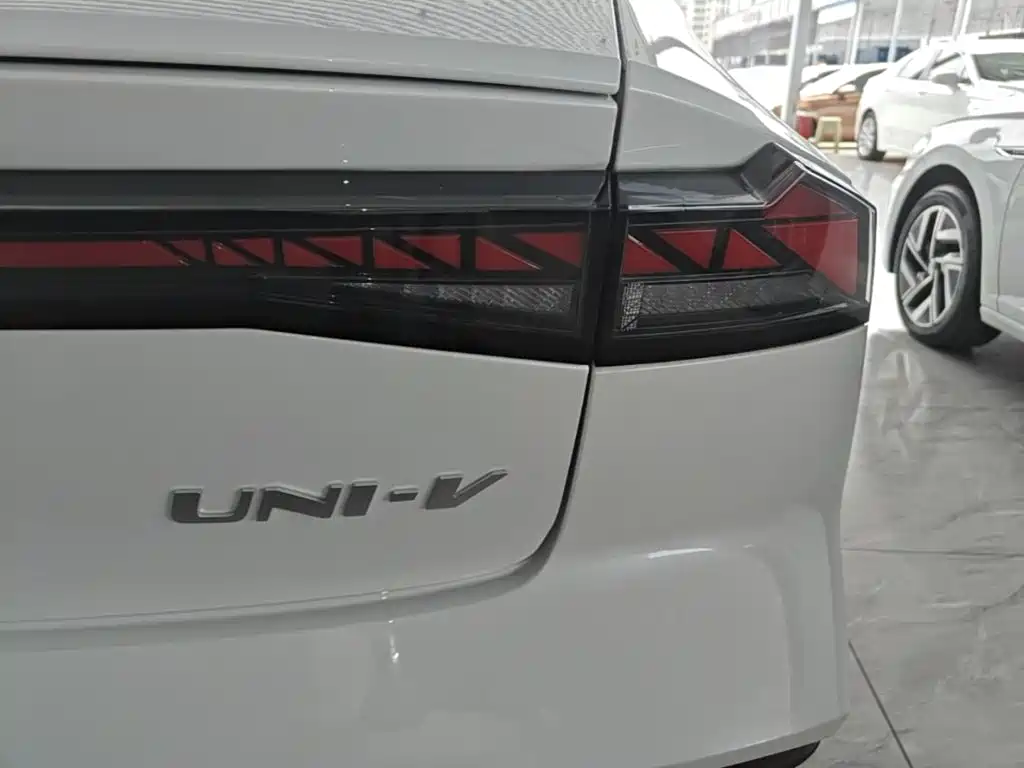 Changan UNI-V 2025 2025 1.5T 500Bar Premium Model
