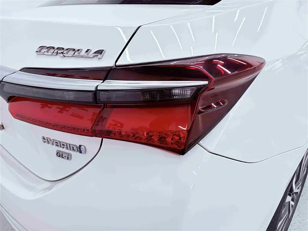 Toyota Corolla 2017 Facelift Hybrid 1.8L E-CVT Leading Edition фото 23