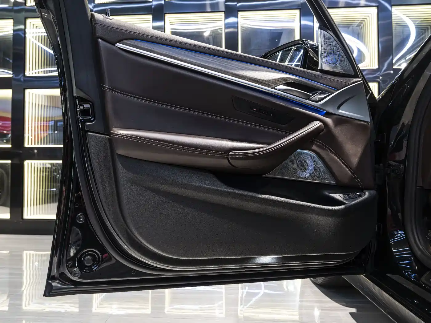 BMW 5 Series New Energy 2020 530Le Luxury Package фото 12