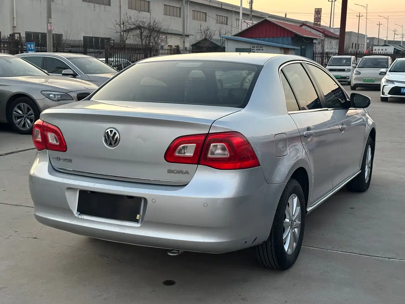Volkswagen Bora 2011 1.6L Automatic Luxury фото 10