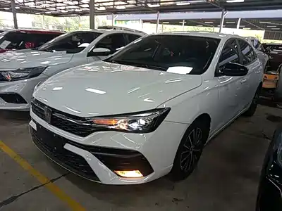 Roewe i5