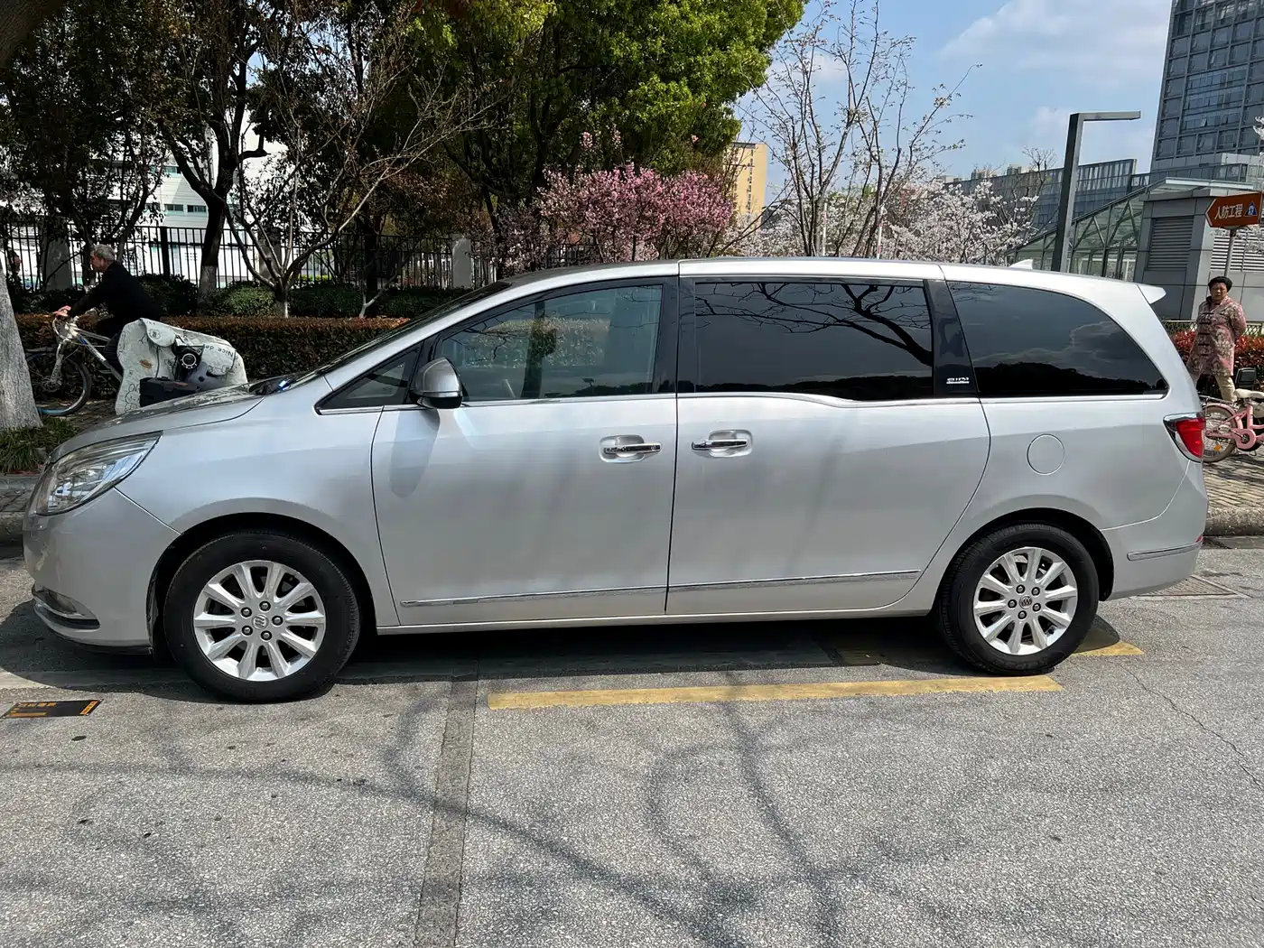 Buick GL8 2011 3.0L GT Luxury Business Elegance Edition фото 4