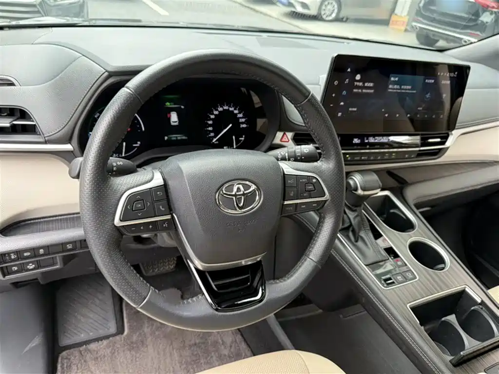 Toyota Sienna 2023 2.5L Hybrid Premium Edition фото 3