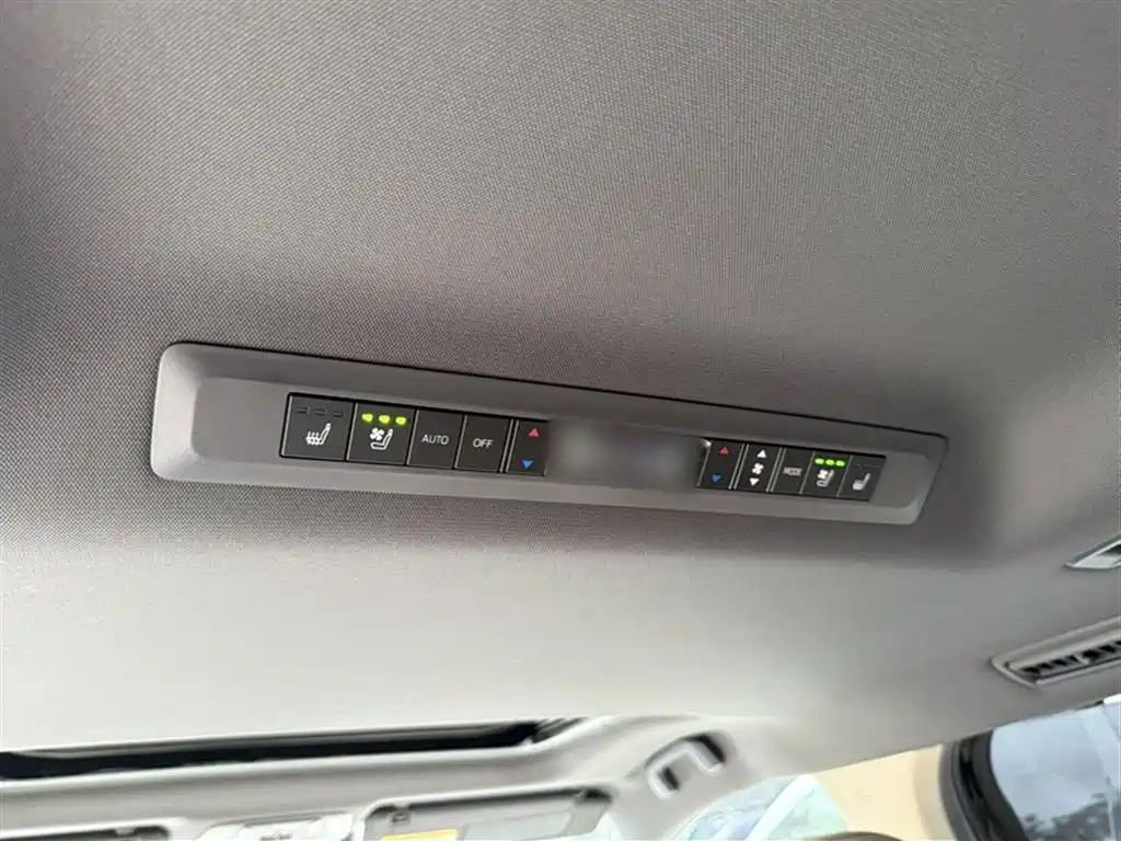 Toyota Sienna 2023 2.5L Hybrid Premium Edition фото 18