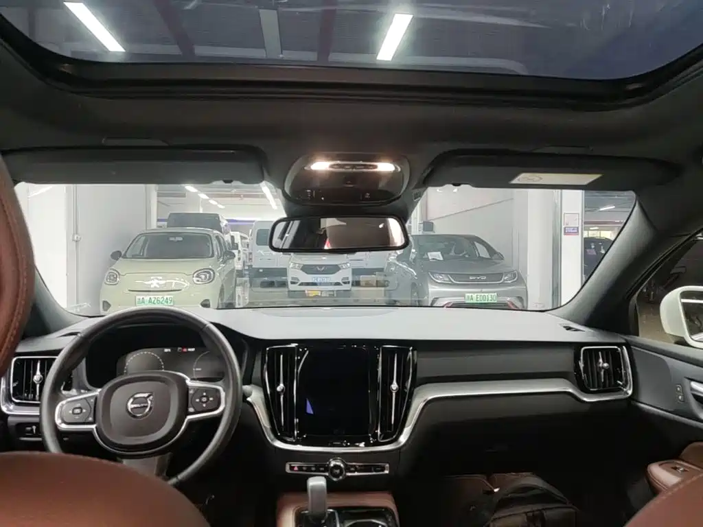 Volvo S60 Plug-in Hybrid 2021 2022 T8 E-AWD Hybrid Intelligent Luxury Edition