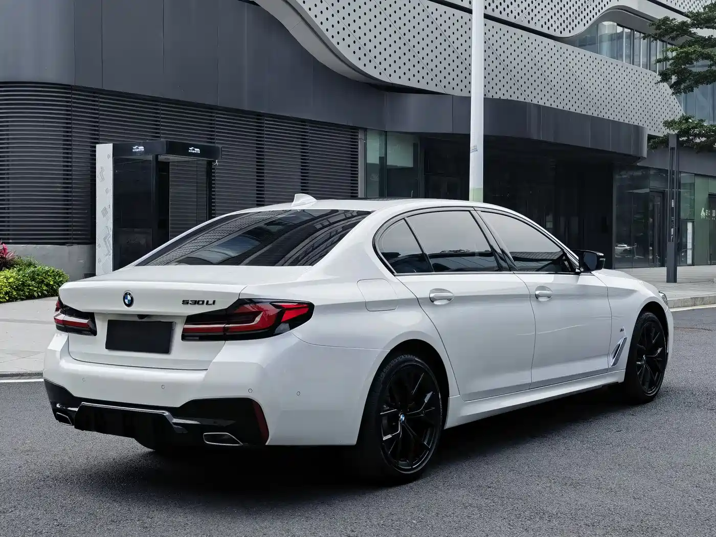 BMW 5 Series 2021 530Li Premium M Sport Package фото 6