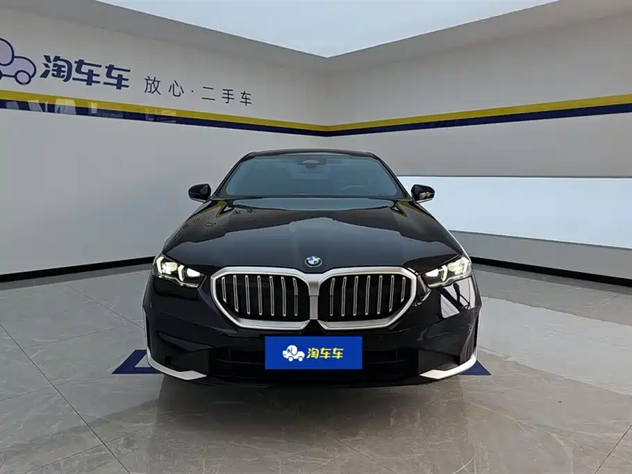 BMW 5 Series 2025 525Li Luxury Package фото 2