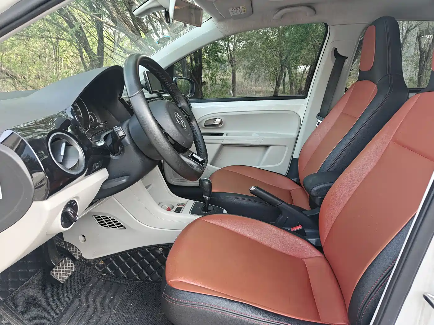 Volkswagen up! 2015 1.0L high up! фото 5