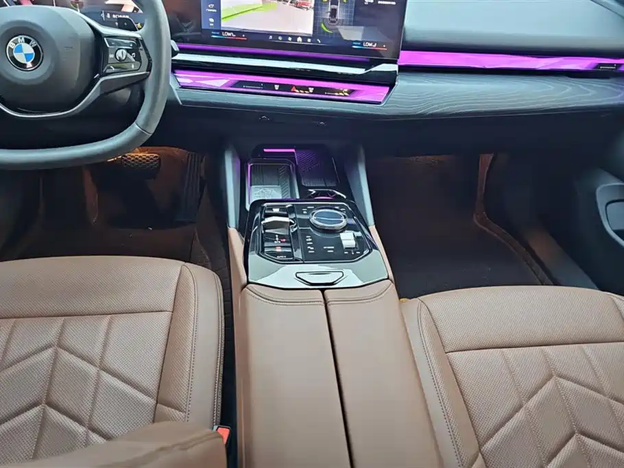 BMW 5 Series 2025 525Li Luxury Package фото 16