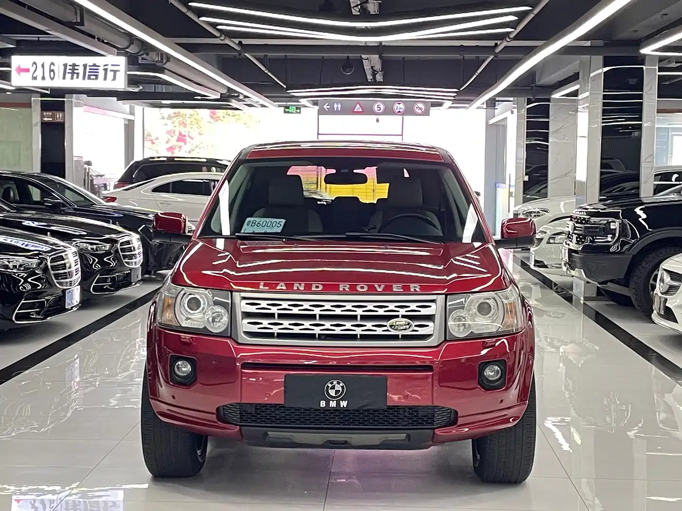 Land Rover Freelander 2 2011 3.2L China Red Limited Edition фото 2