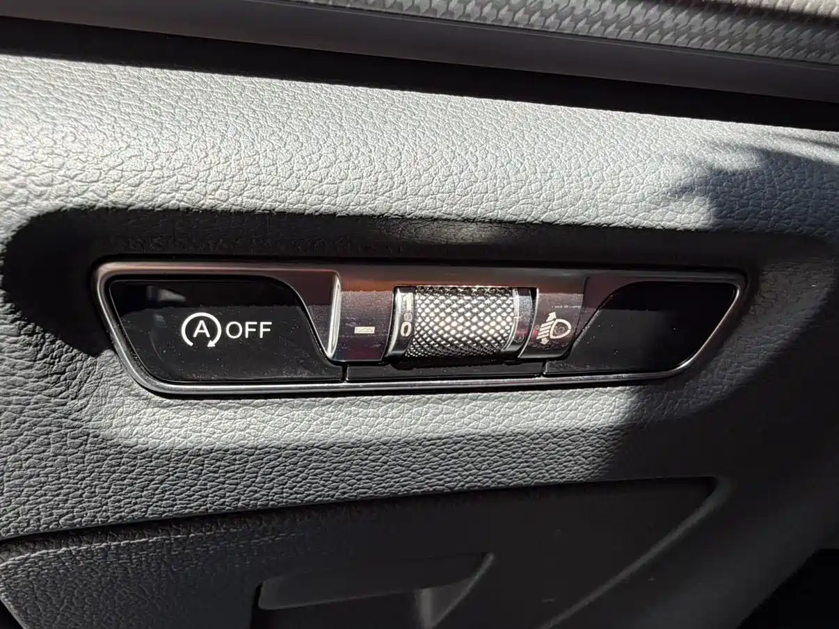 Hongqi H5 2024 2.0T Automatic Smart Connect Flag Smooth Edition фото 15
