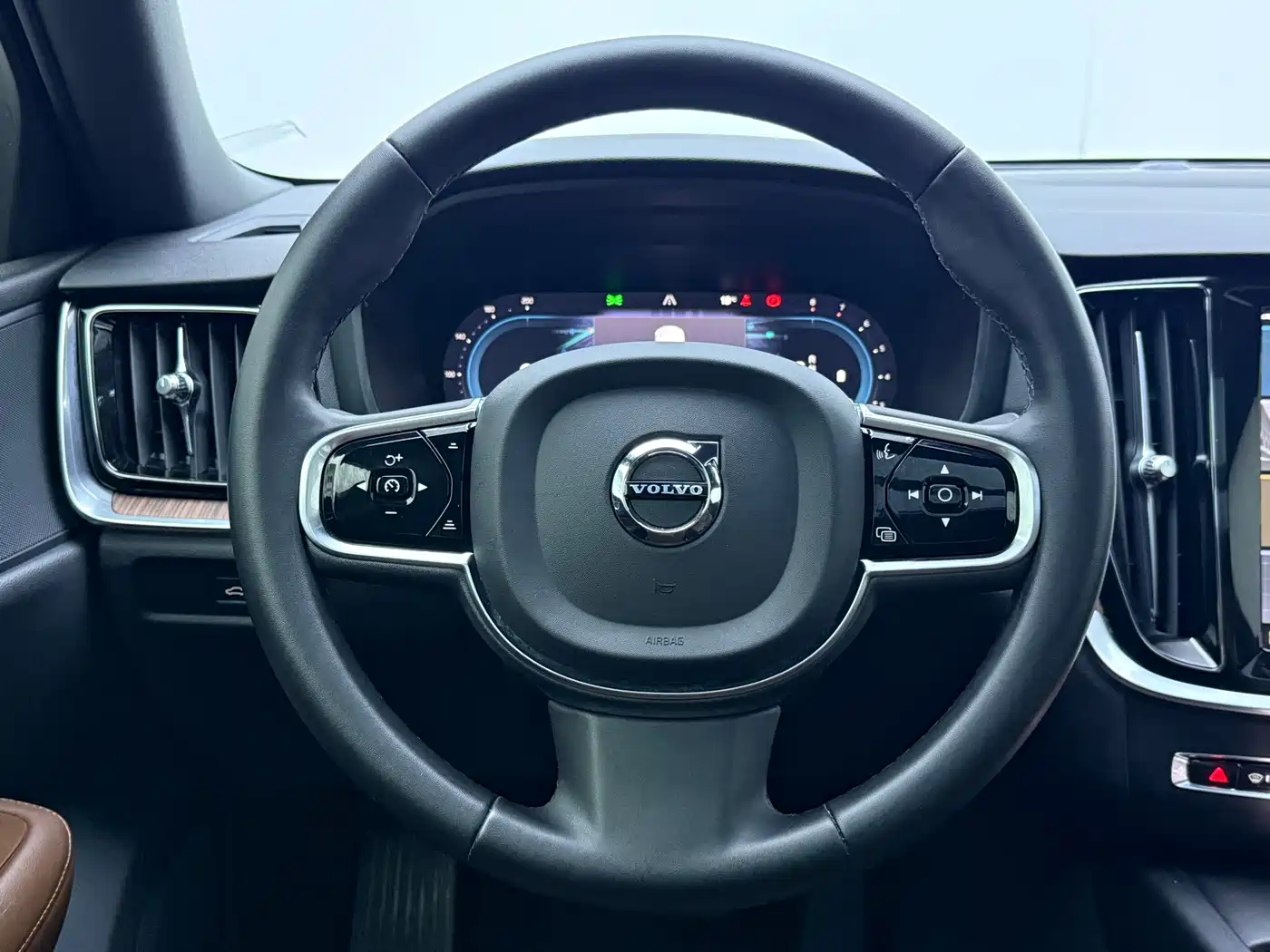 Фото 21 - Volvo S60
