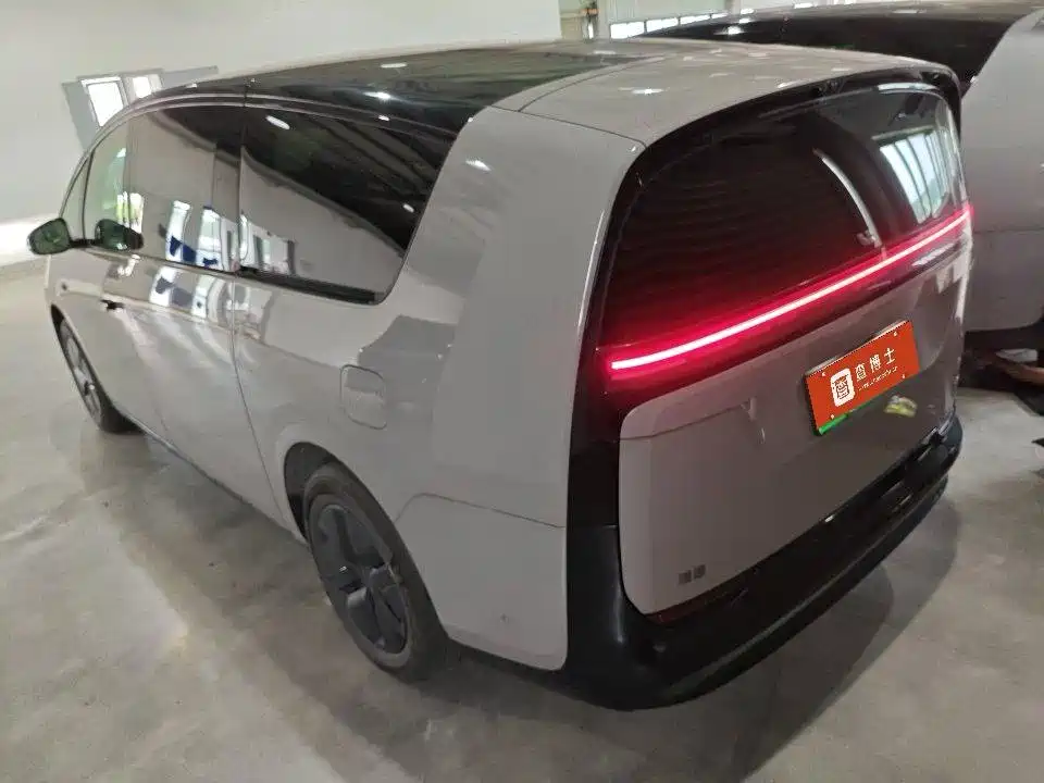 Фото 4 - Li Auto MEGA
