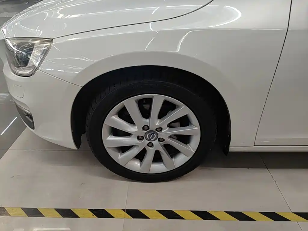 Volvo V60 2015 2015 T5 Momentum