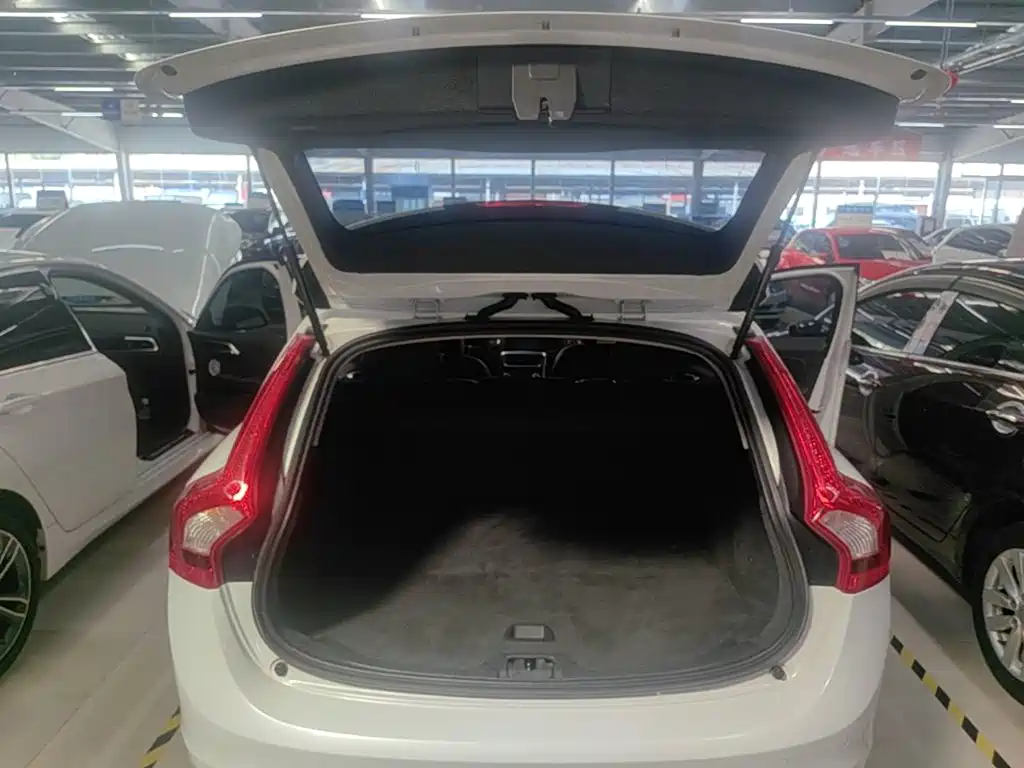 Volvo V60 2015 2015 T5 Momentum
