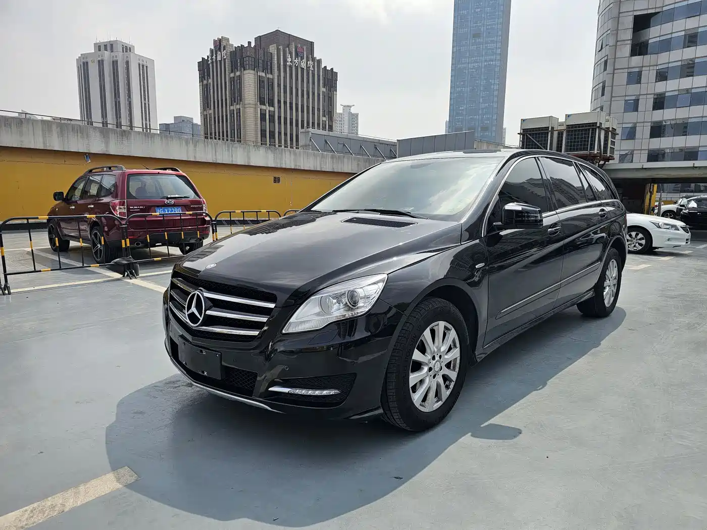 Mercedes-Benz R-Class 2017 R 320 4MATIC Business Collector's Edition