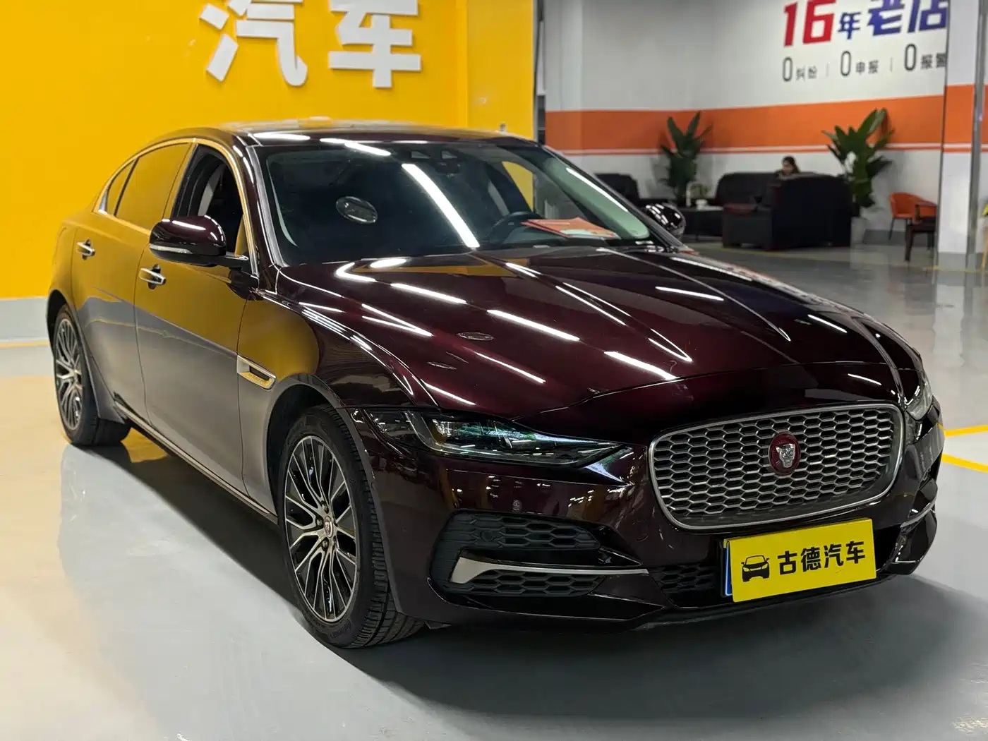 Фото 3 - Jaguar XEL