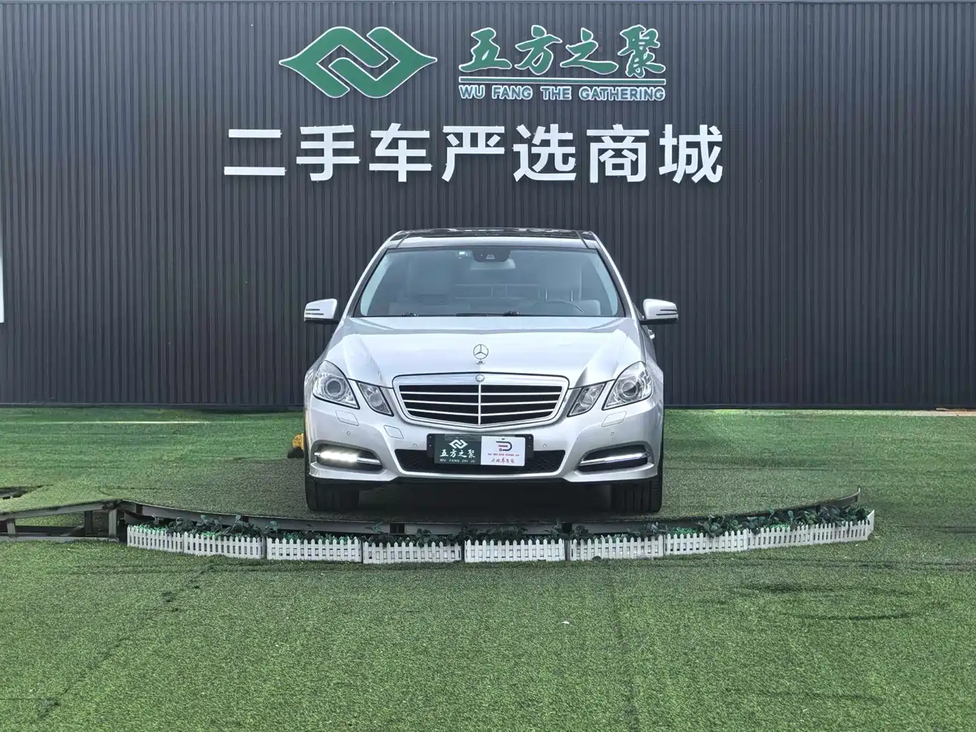 Mercedes-Benz E-Class 2012 E 300 L Fashion фото 2