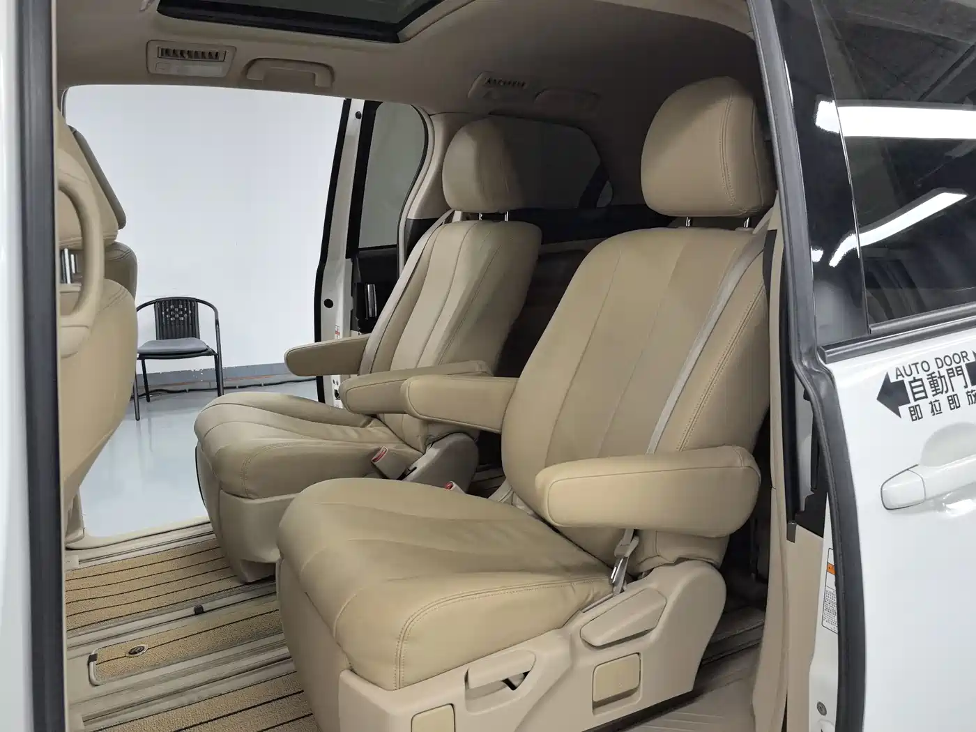 Toyota Previa 2012 2.4L 7-Seater Luxury Edition фото 6