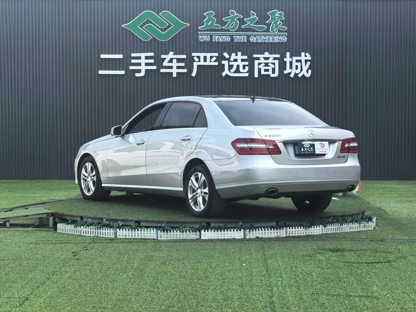 Mercedes-Benz E-Class 2012 E 300 L Fashion фото 17