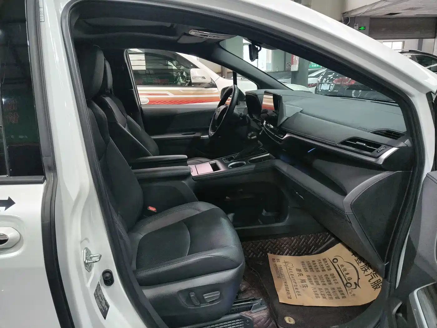 Toyota Sienna 2021 2.5L Hybrid Premium Edition фото 7