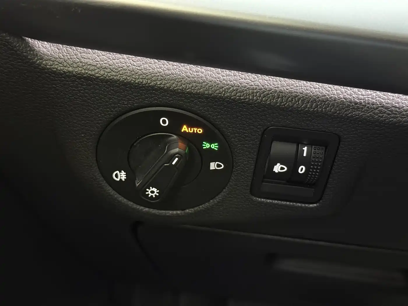 Volkswagen Lavida 2023 1.5L Automatic Starlight 5 Million Edition фото 16