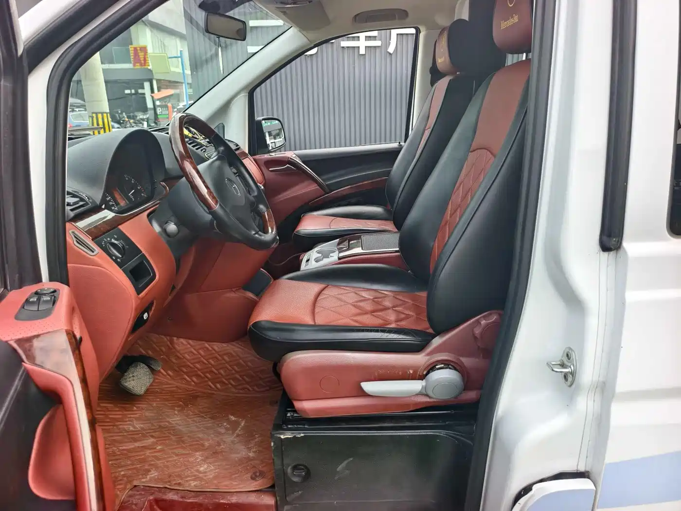 Mercedes-Benz Vito 2013 Model 3.0L Elite Edition фото 6